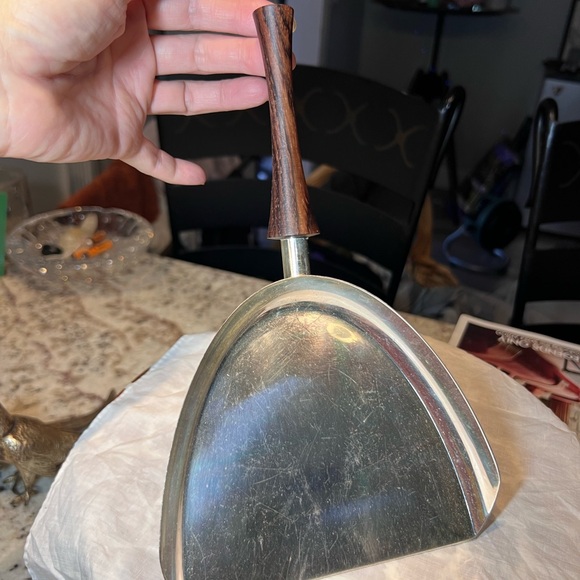 Mid century rosewood handled mini silverplated dustpan-broom set - Picture 3 of 9